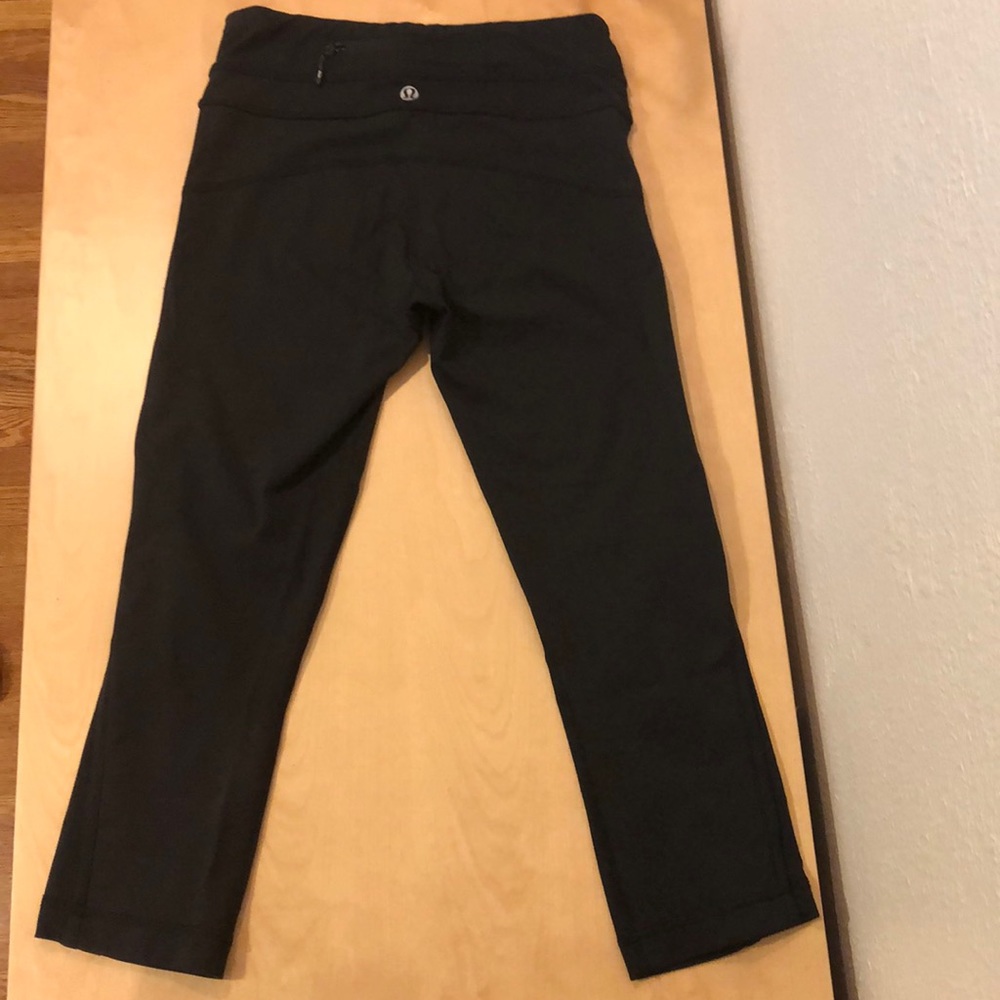 Lululemon Wunder Under Crops with Zipper (Size: 2)